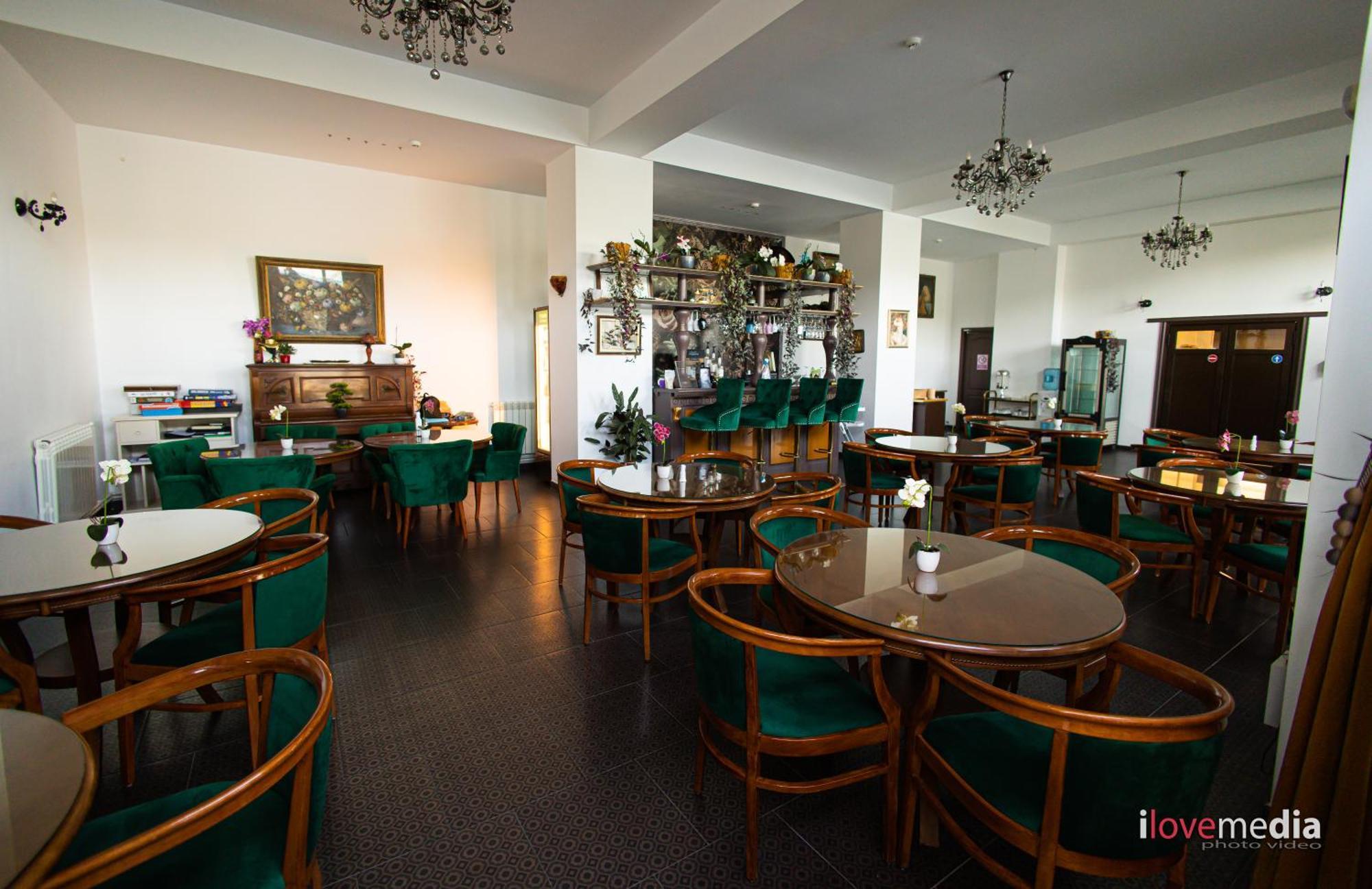 Riviera 990 - Resort & Restaurant Ieşelniţa المظهر الخارجي الصورة